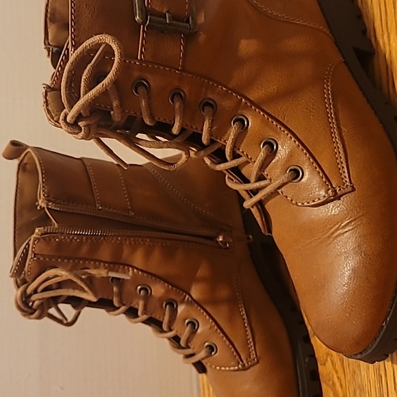 NWOT Kohl's SO Tan Combat Casual Boots with Buckle Women's 7.5 Wide - Picture 9 of 10